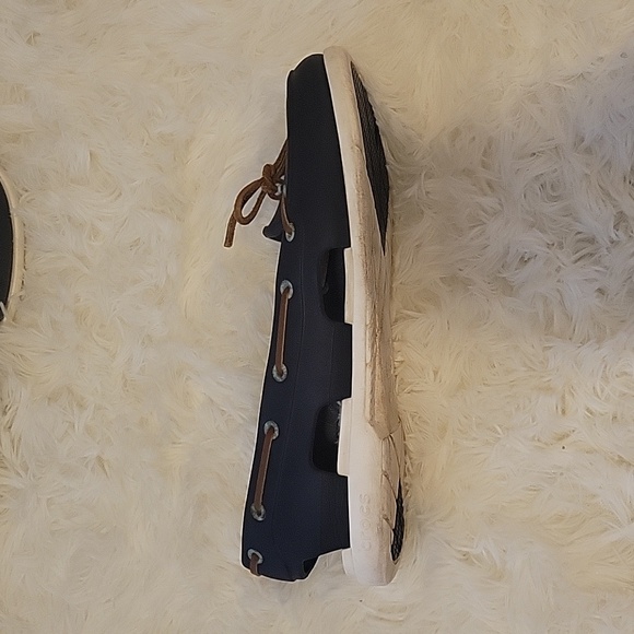 Ladies size 9 Croc Water Proof Boat Shoes - Picture 4 of 9